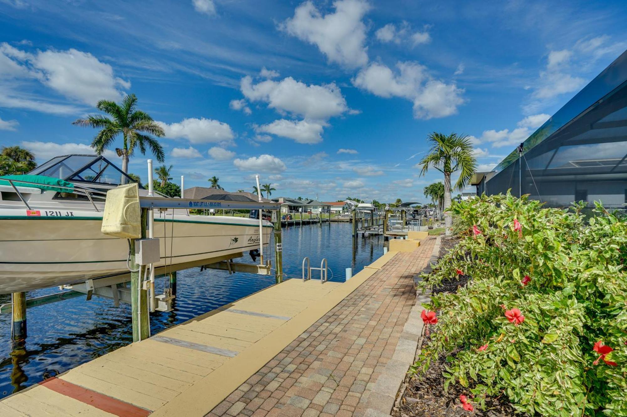 Beachy Cape Coral Home - Swim, Fish, Boat! Luaran gambar