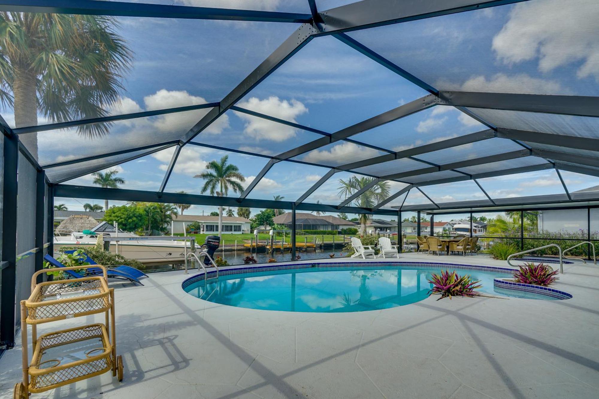 Beachy Cape Coral Home - Swim, Fish, Boat! Luaran gambar